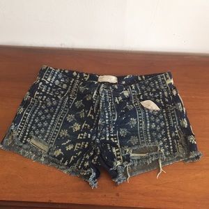 Patterned denim shorts